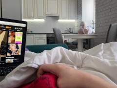 Она меня застукала за дрочкой на неё и предложила свою помощь! 2/16