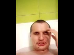 Куколд вонюша ущербно подрачивает в ванной скуля - Screenshot 2 of 16 - Jerking