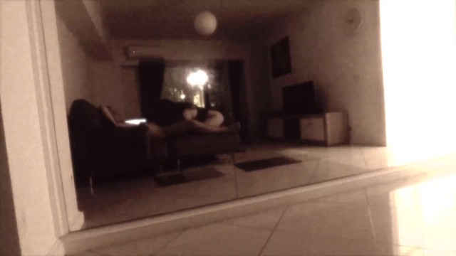 Занимаюсь сексом с моим соседом по комнате на диване - Этот большой студент-подросток получает СВЕРЛКУ до ОРГАЗМА