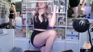 TWITCH STREAMER WORKING OUT IN FRONT OF HORNY VIEWERS (SHYPHOEBE)
