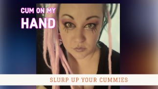 Sperma auf meine Hand und schlürfe es ab wie eine kleine Sissy-Schlampe