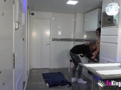 Me voy a follar al cristalero! Resistirá mi cuerpo teen?