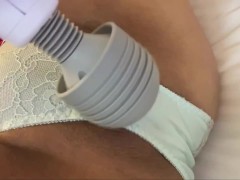 色白でムチムチな日本人人妻がパイパンまんこをヒクヒクさせながら電マオナニーでお漏らし【個人撮影/自撮り】 - Screenshot 1 of 16 - Chubby
