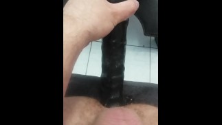 Длинный фаллоимитатор в моей крошечной жопе