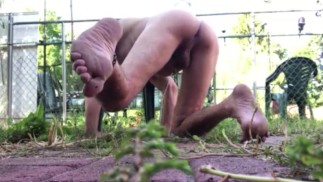 PISSING WITH 1 LEG RAISED OUTSIDE