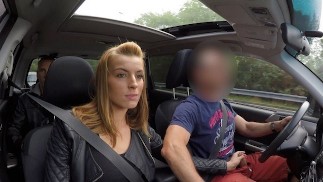 HUNT4K - Nana avec un cul et des seins parfaits se fait payer pour baiser en voiture