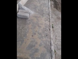 ENCUENTRO a la NOVIA de mi AMIGO en el CENTRO Y TERMINA CHUPANDOMELA