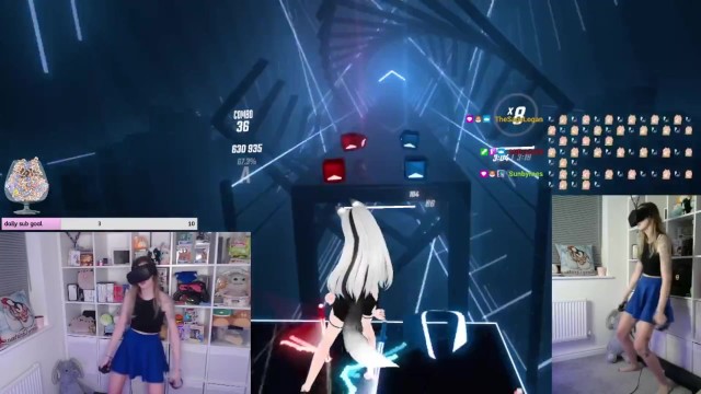 СТРИМЕРША TWITCH С МИЛЫМИ НОЖКАМИ ТАНЦУЕТ И ИГРАЕТ (SHYPHOEBE)