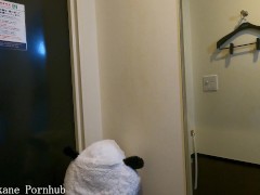 ネットカフェで立ったままオナニーするパンダ - Screenshot 15 of 16 - 巨乳