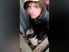 Mi masturbo nell'underground