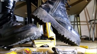 Toycarcrush con botas Doc Martens (Trailer)