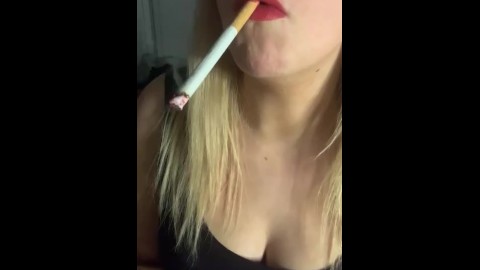 HOT ONLYFANS SMOKER UP CLOSE SMOKING 