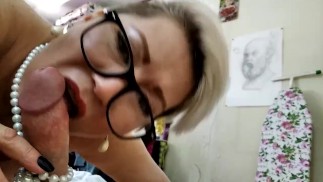 Волшебные сиськи, большие соски моей зрелой шлюшки-жены! И, конечно же, эта шлюха отсосет мой член!