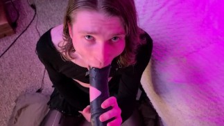 Süße Schwanzschlampe Femboy würgt einen riesigen Pferdeschwanz TEASER: PAID EXCLUSIVE 