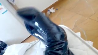 Botas de patente azul squeaky