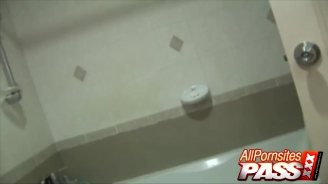 Bali Showers after a Hard Fucking and Cum in Mouth