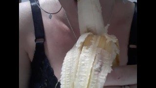 Banana  jucăușă 