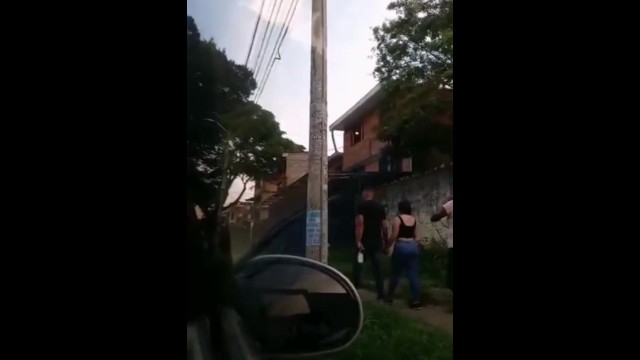 Я ем его сперму на публике в машине