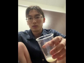 Горячий японский школьник Выпить собственную сперму Без цензуры Любительское