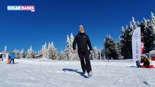 SUGARBABESTV:スキー休暇中にミゼットからフェラを受ける