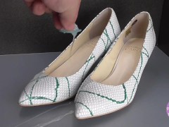 Shoe fetishism　　白いハイヒールにぶっかける