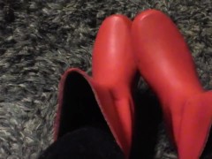Squeaky Red Boots - Screenshot 4 of 16 - Boots