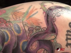 Marie Bossette gets a painful tattoo on her leg