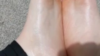 Moisturise my feet!
