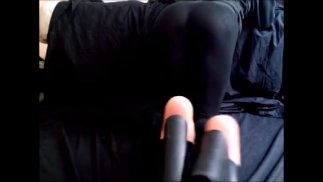 Готическая Девушка Скрипит Лодочками