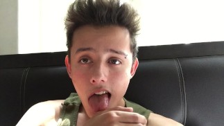 Я люблю кончать, когда парень моей сестры принимает ванну 🤤🤤