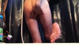 ИСПОЛЬЗОВАНИЕ МОЧИ В КАЧЕСТВЕ СМАЗКИ ДЛЯ МОЕЙ ЖОПЫ