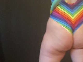 Hula hooping rainbow PAWG chillin on a Saturday