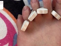 removing toenail polish close up toes - glimpseofme