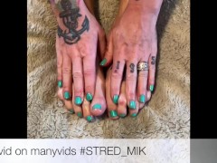 Hot MILF oils her tattooed feet - Screenshot 13 of 16 - Amateur Milf