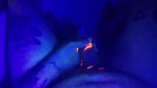 Glow in the dark penis spelen