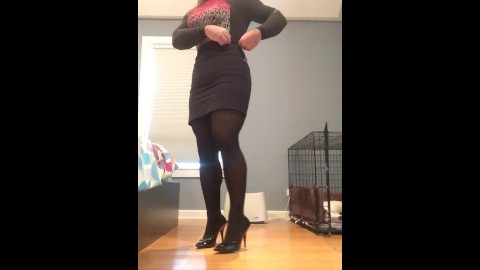 the working girl (trans, crossdress, feminization, pantyhose, skirt, mask, female mask)