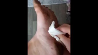 Чистка грязных ног