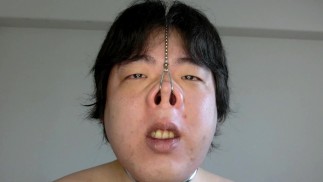 Мастурбация крюком для носа9