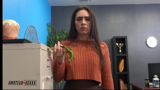 Sexy baas neukt stagiaire - "The Workplace #1" - Amateur Boxxx