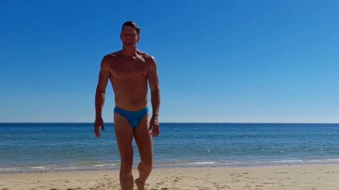 Aussie Ripped Hunk In Speedo