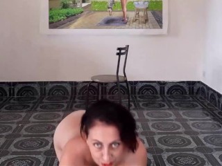 Striptease at art gallery with pussy high heels_Shaved pussy Nice woman showsher body when undress