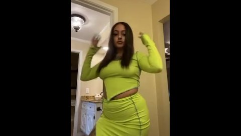 Sexy Latina twerking to reggaeton 