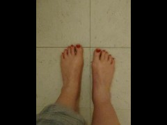 Red toe nails - Screenshot 3 of 16 - Feet