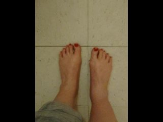 Red toe nails