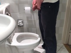 Pissing - Screenshot 10 of 16 - Wee