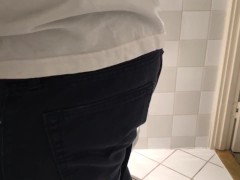 Pissing - Screenshot 13 of 16 - Peeing