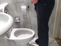 Pissing - Screenshot 5 of 16 - Wee