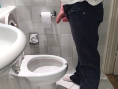 Pissing - Screenshot 8 of 16 - Peeing