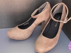 Shoe fetishism 靴フェチ　ベージュのハイヒール