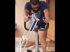 AMPUTEE GUY - Screenshot 13 of 16 - Crutches